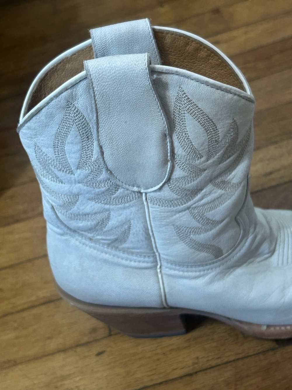 Idyllwind Women's Wheels Western Booties Round Toe in White - Picture 15 of 16